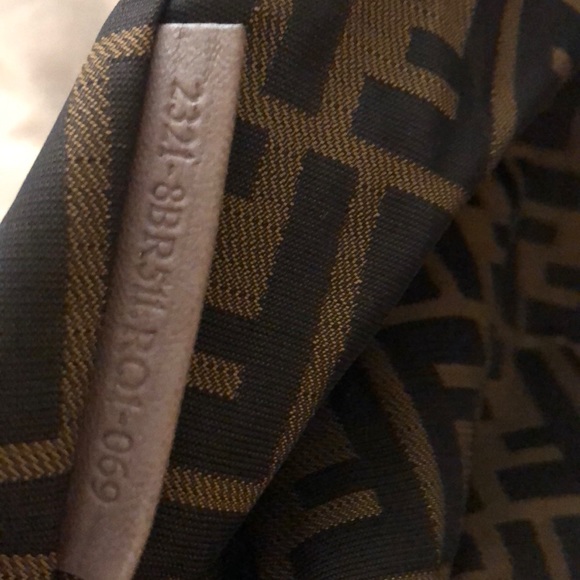 Fendi spy bag large nice cute must have hot pick leather limited color authentic - Picture 2 of 16